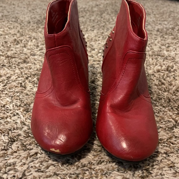 Vegan red spike heeled bootie - Picture 4 of 7